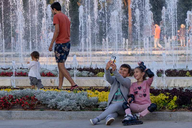 Children and sefies!