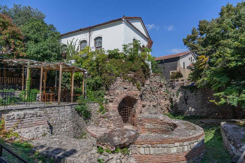 Early Byzantine Fortress Walls with a Circular Tower